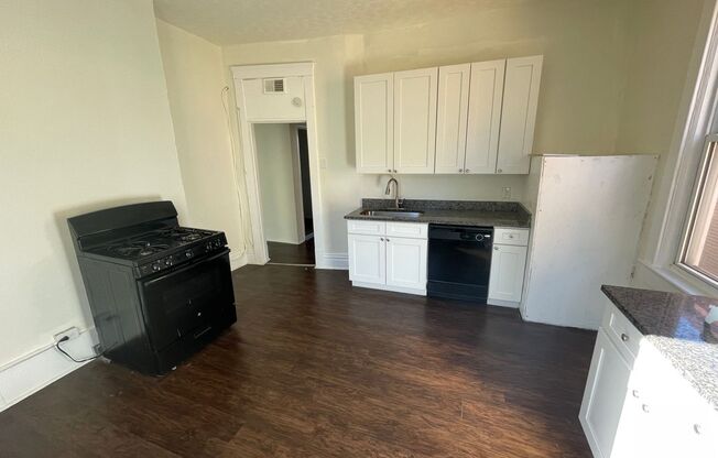 Spacious 2 bedroom Apartment for rent !