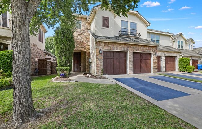 Stunning Townhome in Coves at Columbian Club