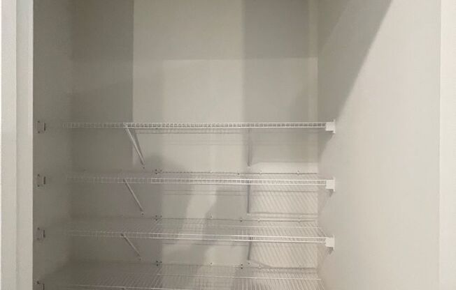 1 bed, 1 bath, 859 sqft, $1,600, Unit B103