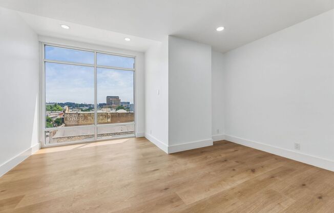 2 beds, 1 bath, 950 sqft, $2,750, Unit 705