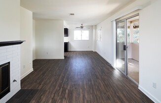 2 beds, 1 bath, 887 sqft, $2,480, Unit 60