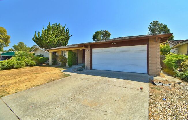 COMING SOON! $3,500 - GORGEOUS 3 BEDROOM REMODELED BROOKVALE HOME IN CENTRAL FREMONT