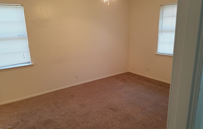 2 beds, 2 baths, 925 sqft, $1,035, Unit *638