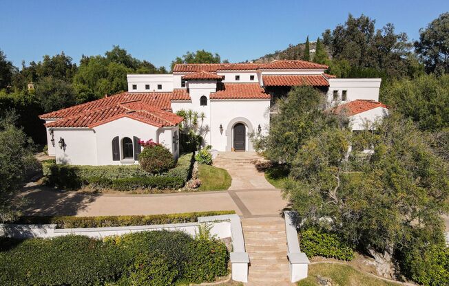 Luxury Home in the Exclusive Community of the Bridges in Rancho Santa Fe!
