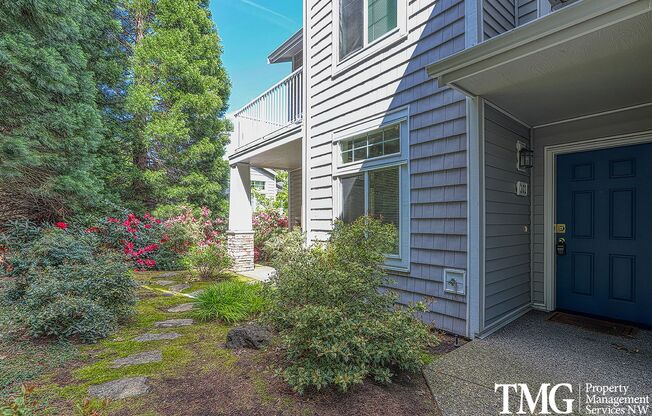 Delightful 2br/2ba Condo in Beaverton with attached Garage & W/D in Unit