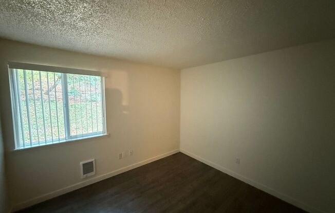 2 beds, 1 bath, 825 sqft, $1,245, Unit 233