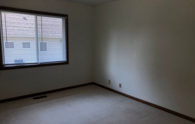 2 beds, 1 bath, $750