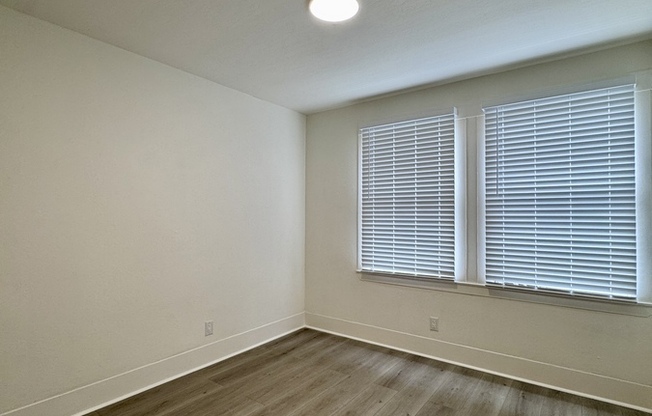 814 BAY ST
