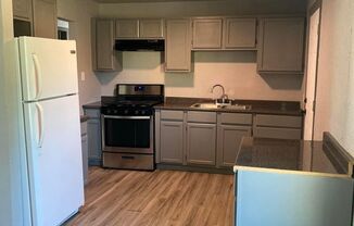 3 beds, 1 bath, $925