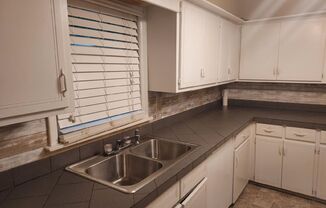 3 beds, 1 bath, $1,125