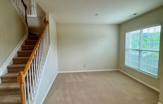 Spacious 4BR/2.5 BA Townhouse in the University Area