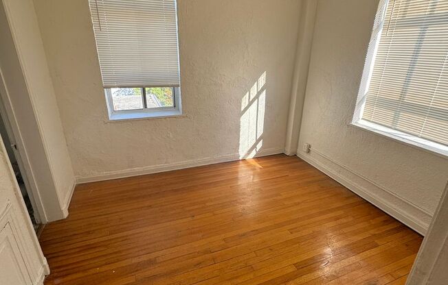 2 beds, 1 bath, $1,095, Unit Apt 600