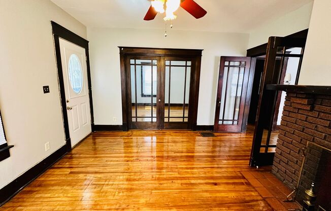 Adorable 2 bedroom home with two living areas- Section 8 accepted