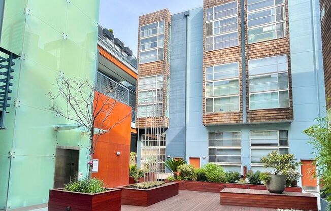 HUGE 2 Level 2br/1.5Ba Loft, High Ceilings, Laundry, Central Location! PROGRESSIVE