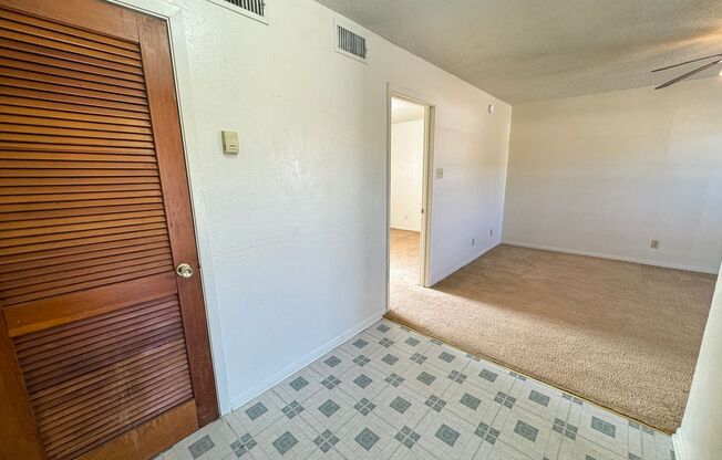 1 bed, 1 bath, $500, Unit Apt 10