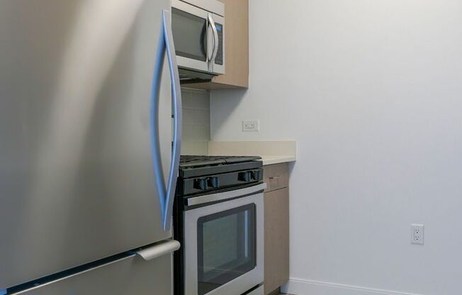 1 bed, 1 bath, 650 sqft, $3,450, Unit 25-D