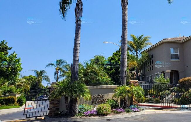 End unit 4 Bedroom House Available Now in Poinsettia Heights