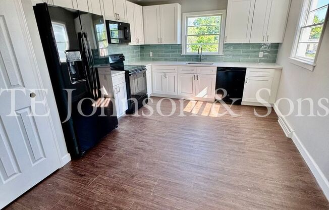 Charming 3-Bed Home Near Downtown Winston-Salem – Style, Space & Convenience!