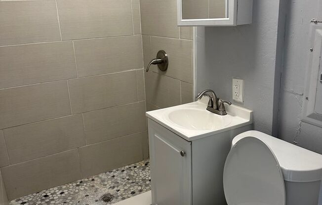 Studio, 1 bath, 450 sqft, $1,050, Unit 10