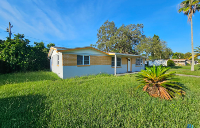 GORGEOUS 2 BEDS | 2 BATHS Home with a BONUS ROOM in Holiday available for rent! *MOVE-IN SPECIAL*