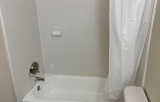 1 bed, 1 bath, 725 sqft, $1,245, Unit E10