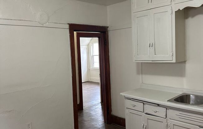 Spacious 2-Bedroom Lower Duplex