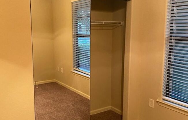 2 beds, 2 baths, $1,600