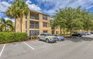 ** FAIRWAY PRESERVE ** 2 BED / 2 BATH CONDO - PET OK! - NORTH NAPLES - ANNUAL RENTAL