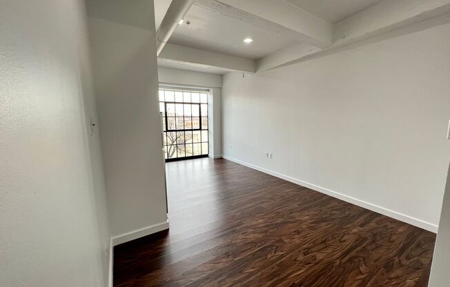Studio, 1 bath, 403 sqft, $1,404, Unit 304