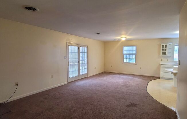 2 beds, 1 bath, $1,100, Unit R504 unit 3