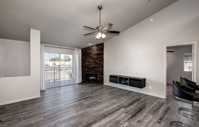 2 beds, 2 baths, $1,795, Unit UNIT 2007