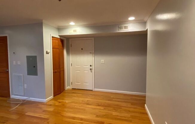 2 beds, 1 bath, $2,450