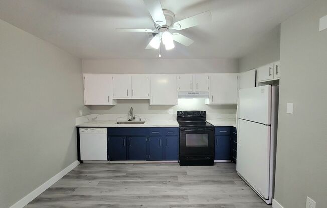 2 beds, 2 baths, 875 sqft, $1,455.5, Unit 26