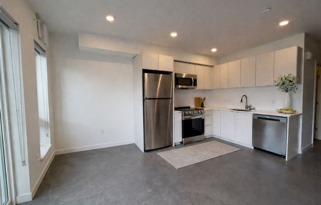 Studio, 1 bath, 329 sqft, $1,695, Unit 210