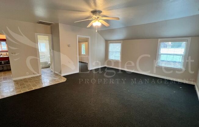 1 bed, 1 bath, 700 sqft, $850, Unit Unit 2