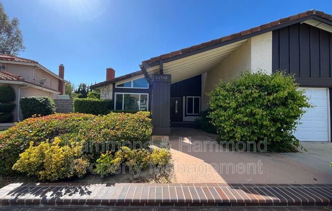 11735 LA TIERRA CT