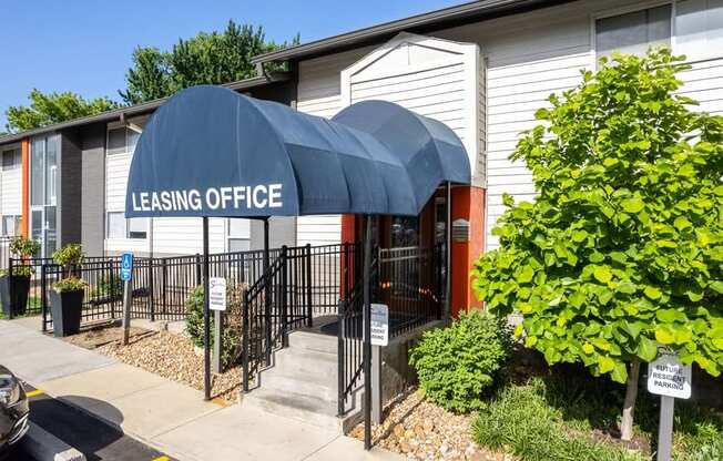 Exterior leasing office at Suntree apartments in kansas city kansas