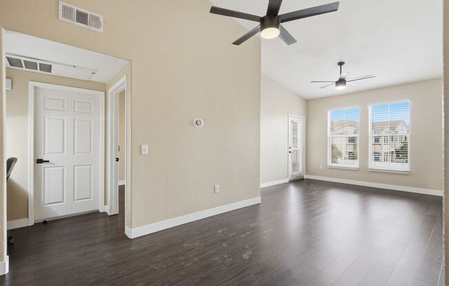 Americana Property Mgmt - Luxury condo 1b - 1b near Summerlin