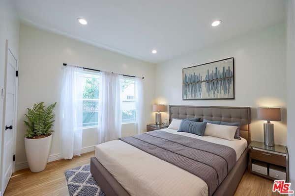 6110 DE LONGPRE AVE