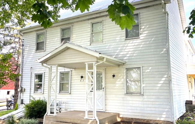 Spacious 3-Bedroom Farmhouse for Rent – Peaceful Country Living
