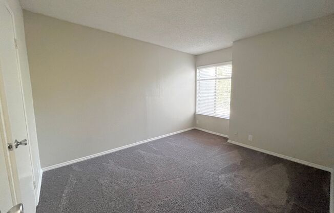2 beds, 1 bath, $1,895, Unit 36