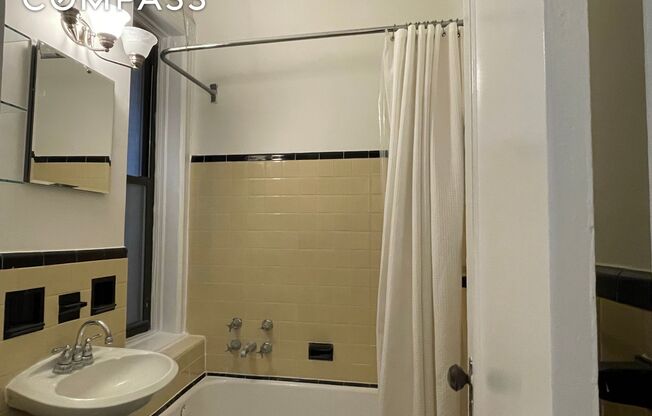 243 E 71 ST