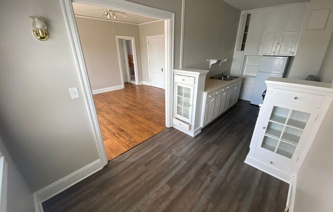 1 bed, 1 bath, 600 sqft, $1,080, Unit 400
