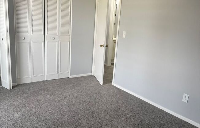 2 beds, 1 bath, 800 sqft, $1,400, Unit 4RW-14