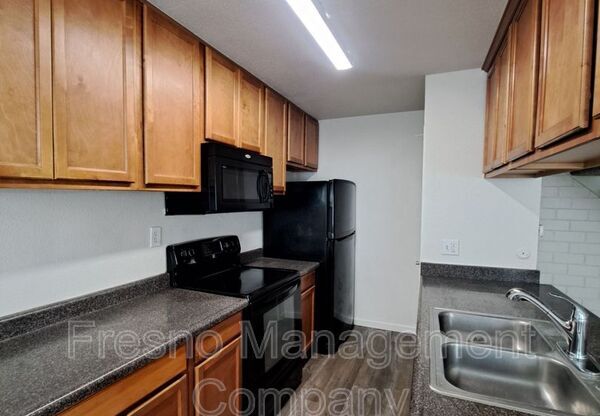 496 W ALAMOS AVE