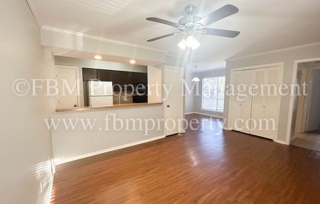 2 beds, 1 bath, $1,000, Unit A4