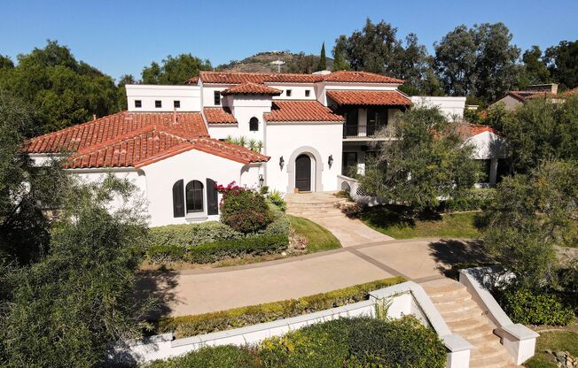 Luxury Home in the Exclusive Community of the Bridges in Rancho Santa Fe!