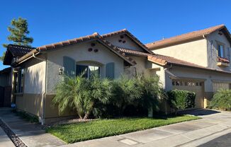 Spacious single story 2-bed with an office for rent