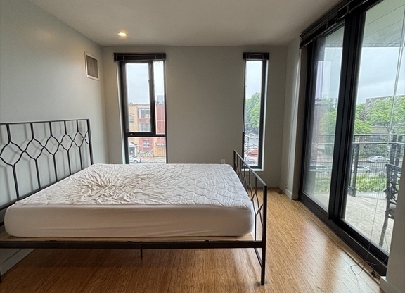 2 beds, 1 bath, 950 sqft, $3,650, Unit #408