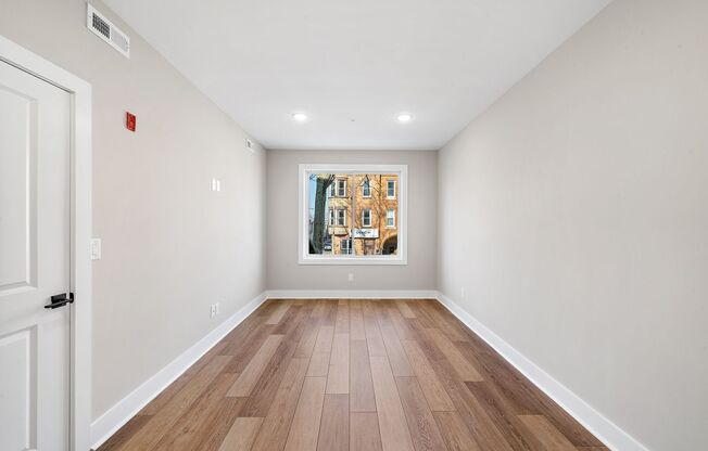 2 beds, 2 baths, 858 sqft, $1,749, Unit 212